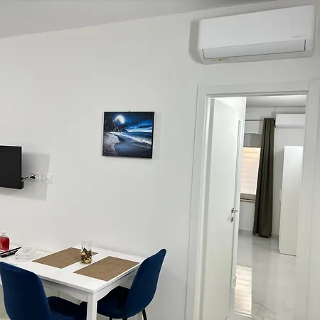 Your Home, Easy Walk To The Bari