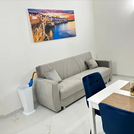 Your Home, Easy Walk To The Apartment *